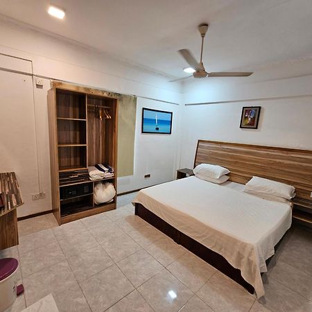 Batuta Maldives Surf View Hotel Тулусдоо Екстериор снимка