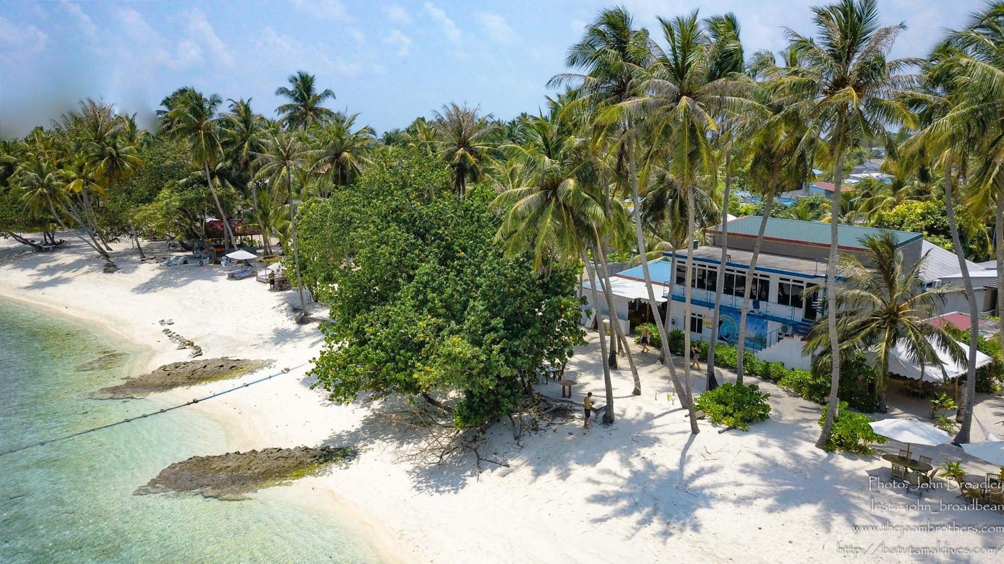 Batuta Maldives Surf View Hotel Тулусдоо Екстериор снимка