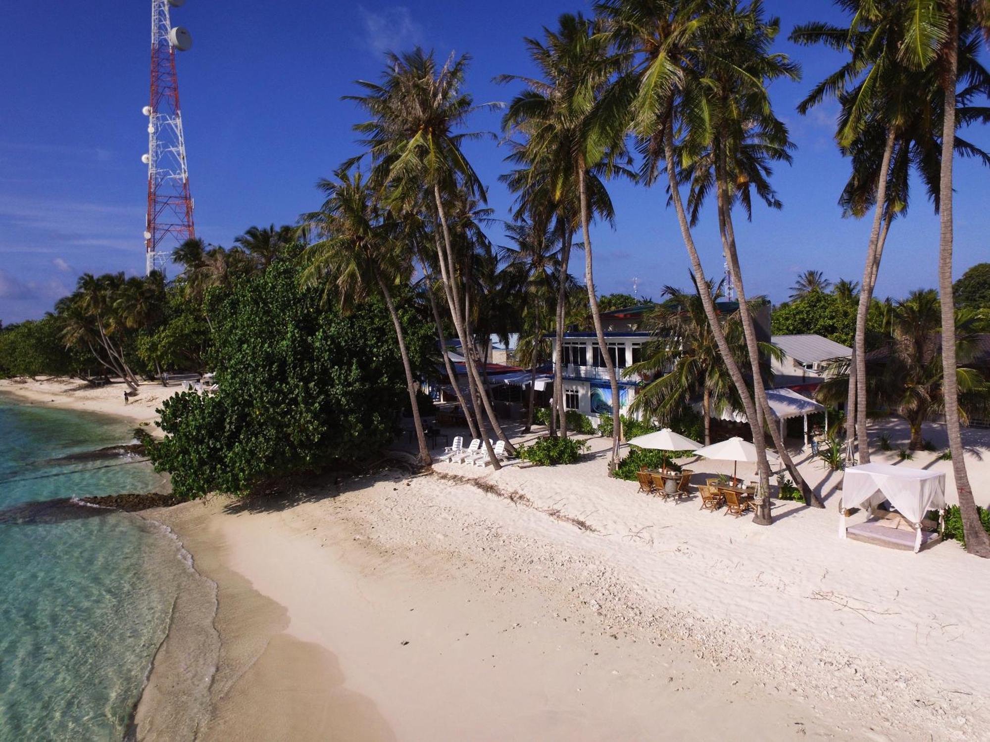 Batuta Maldives Surf View Hotel Тулусдоо Екстериор снимка