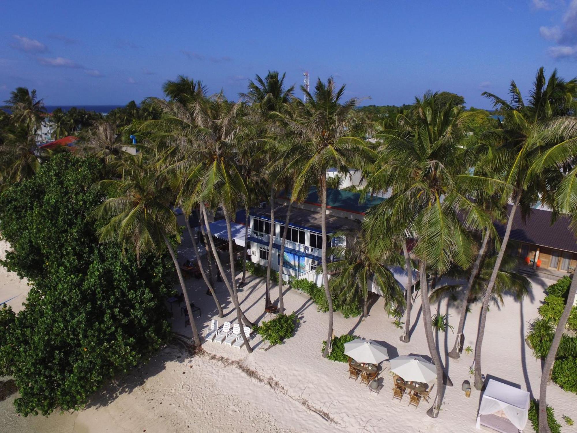 Batuta Maldives Surf View Hotel Тулусдоо Екстериор снимка