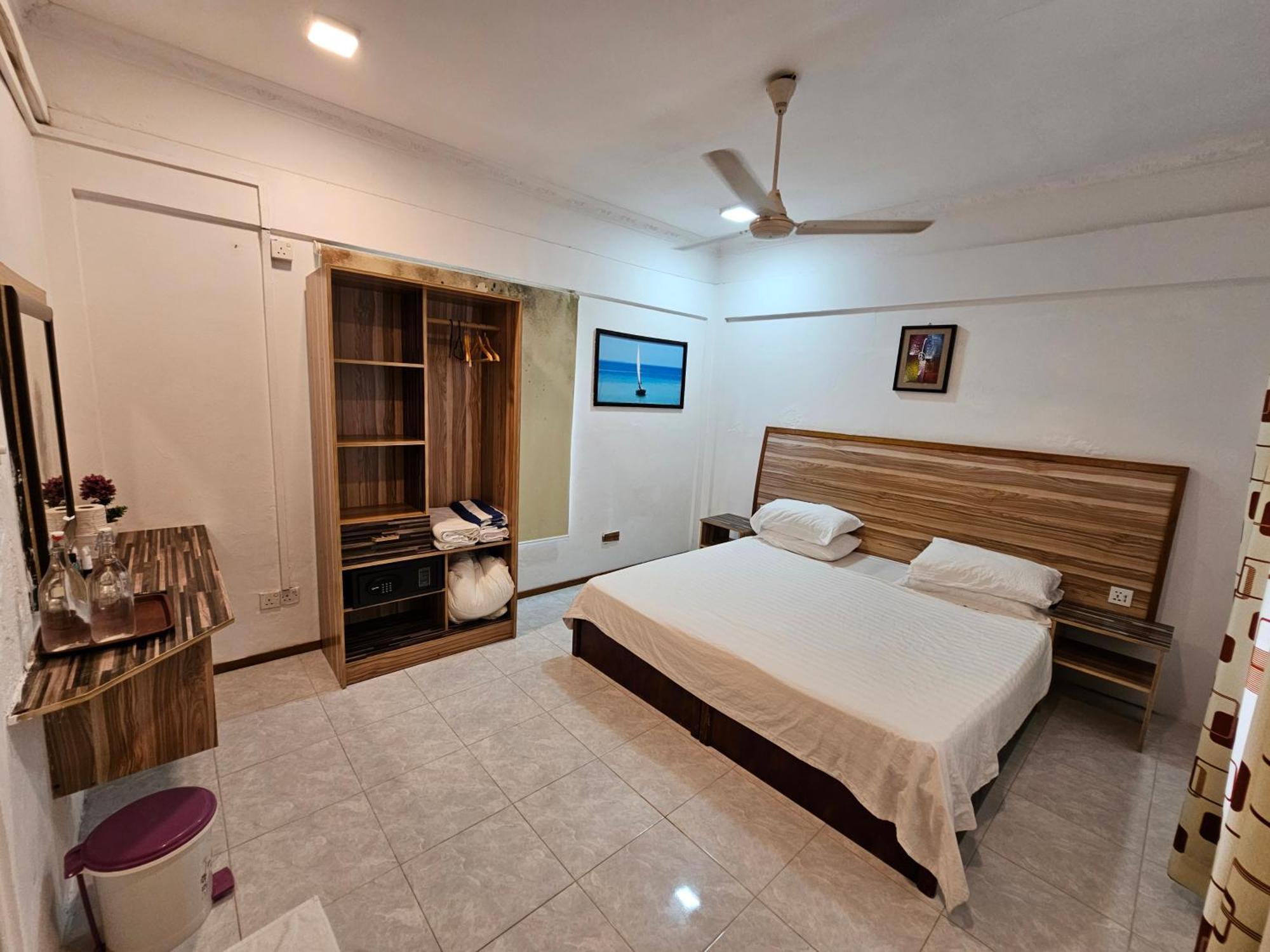 Batuta Maldives Surf View Hotel Тулусдоо Екстериор снимка