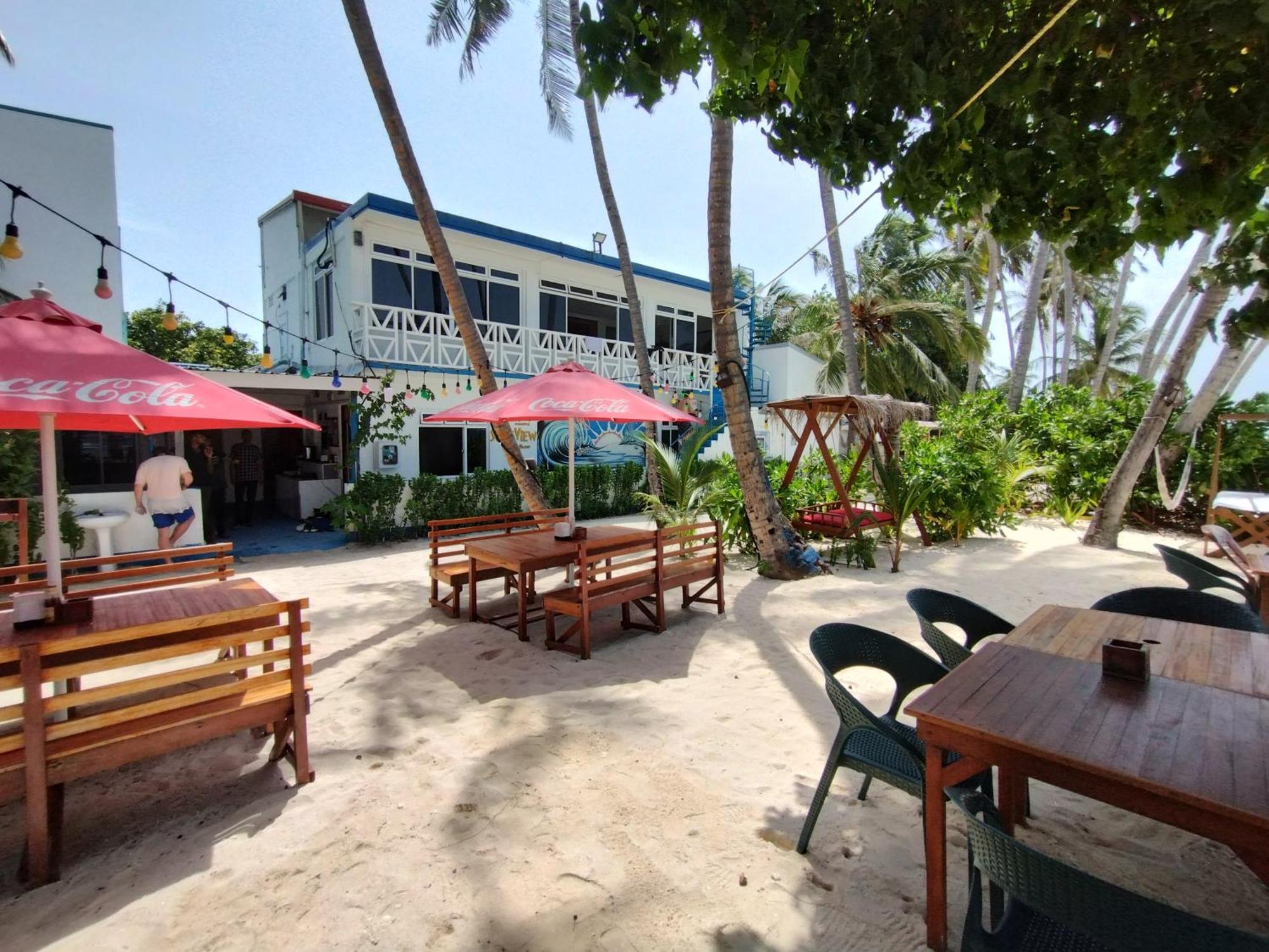 Batuta Maldives Surf View Hotel Тулусдоо Екстериор снимка