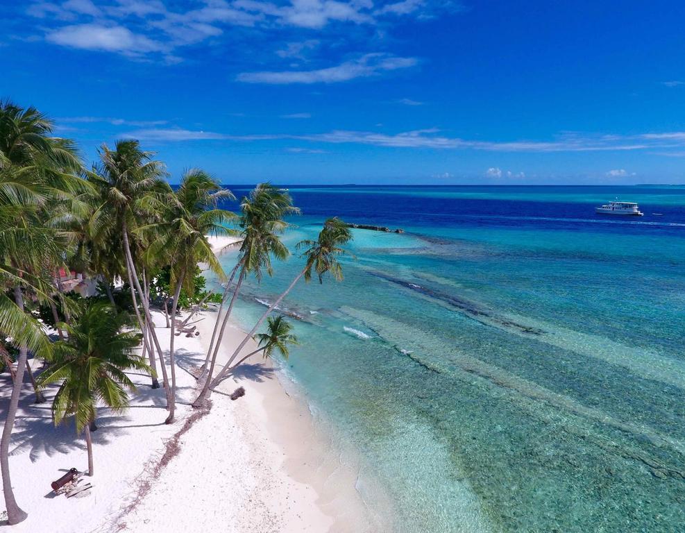 Batuta Maldives Surf View Hotel Тулусдоо Екстериор снимка