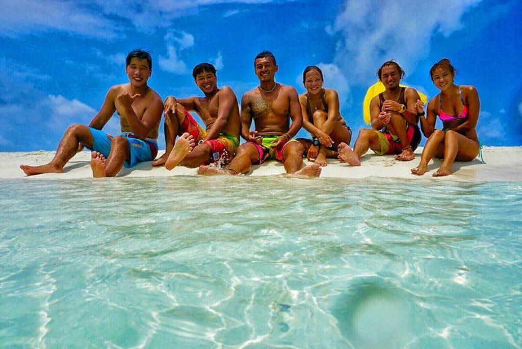 Batuta Maldives Surf View Hotel Тулусдоо Екстериор снимка