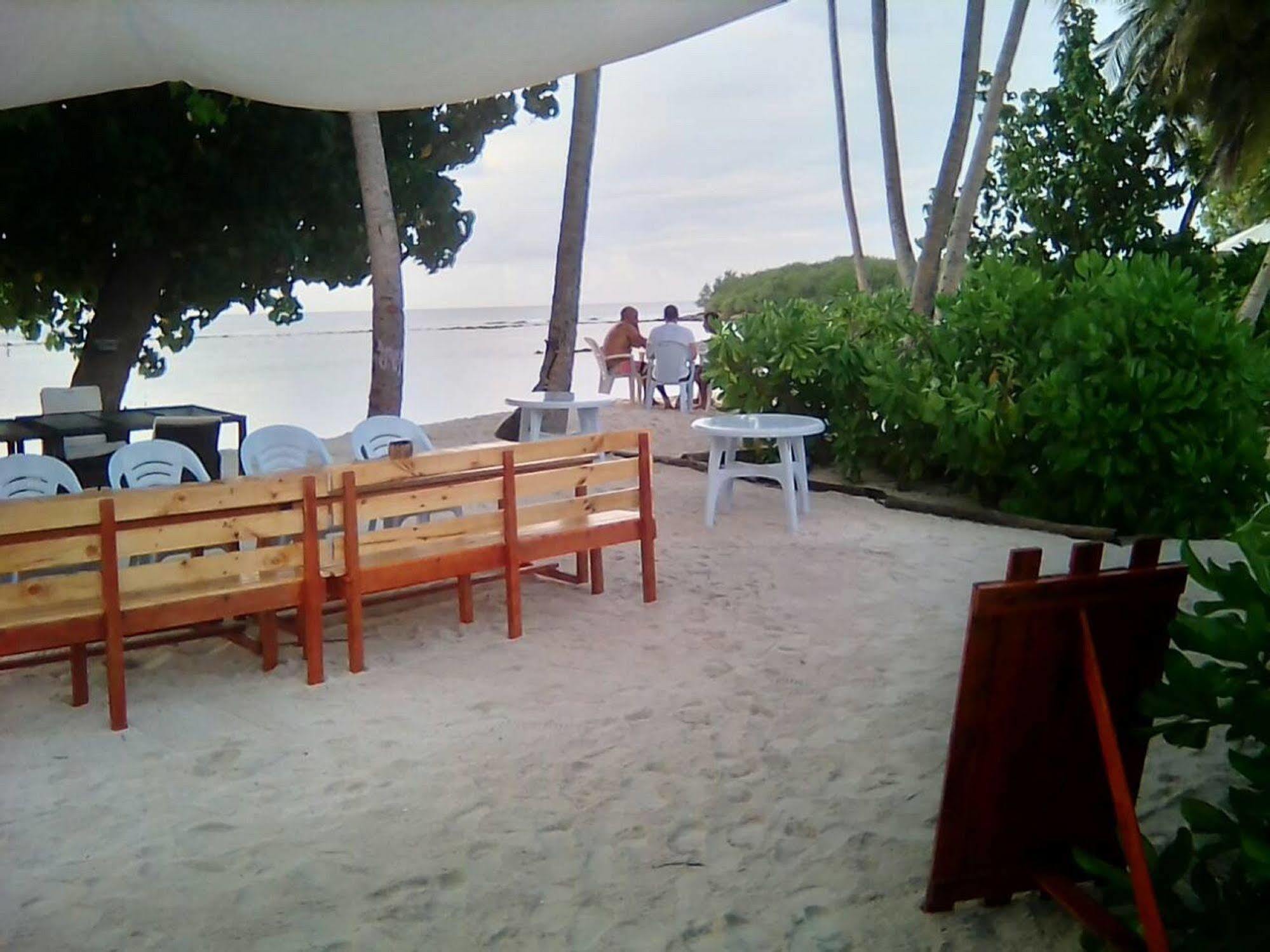 Batuta Maldives Surf View Hotel Тулусдоо Екстериор снимка