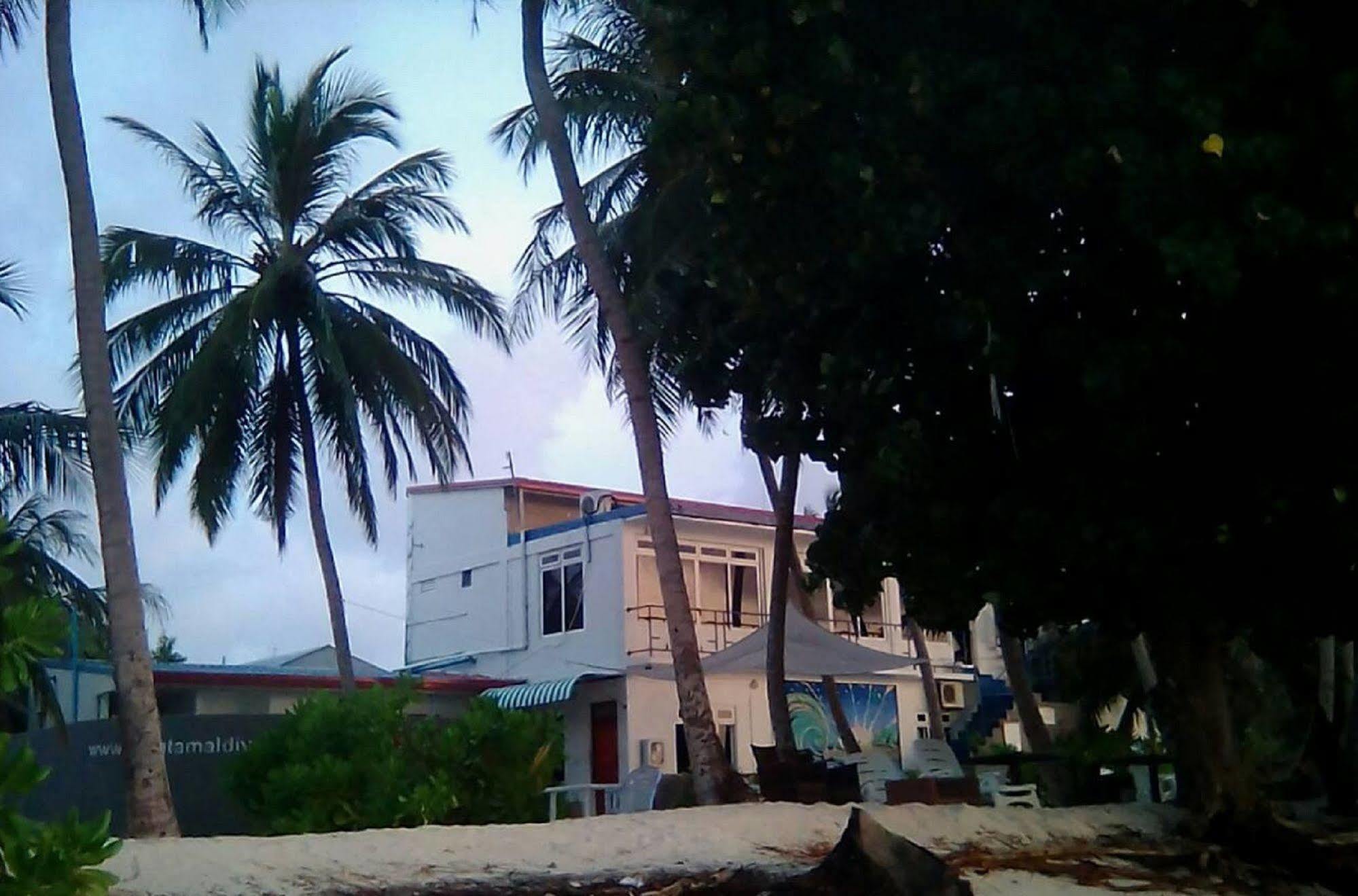 Batuta Maldives Surf View Hotel Тулусдоо Екстериор снимка