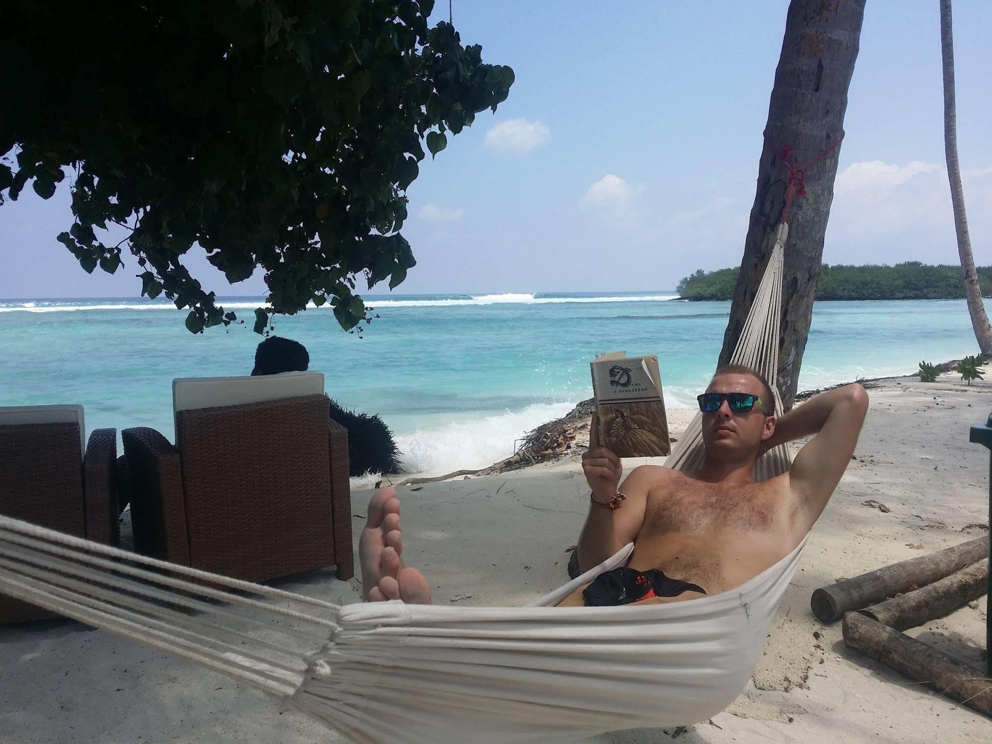 Batuta Maldives Surf View Hotel Тулусдоо Екстериор снимка
