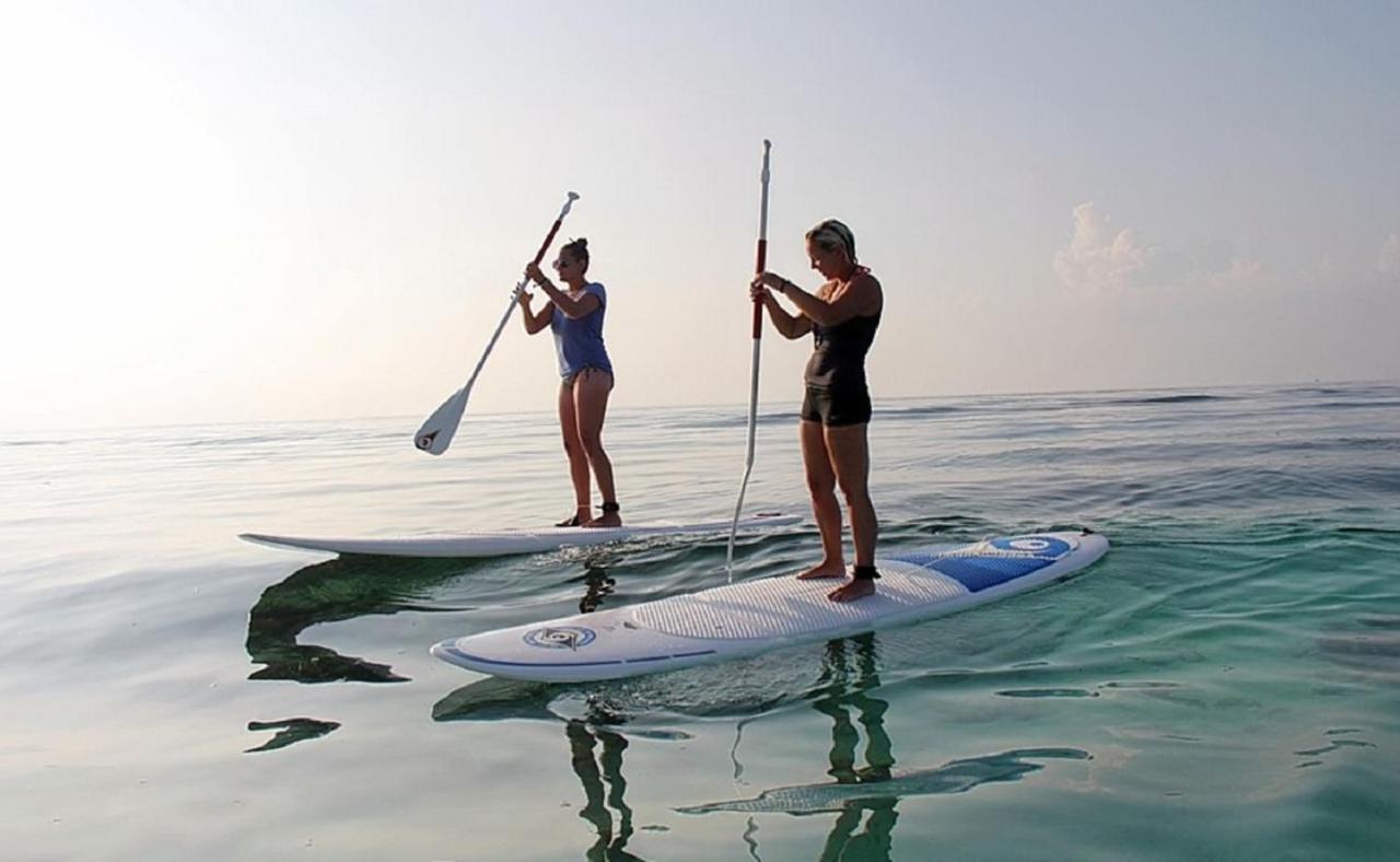 Batuta Maldives Surf View Hotel Тулусдоо Екстериор снимка