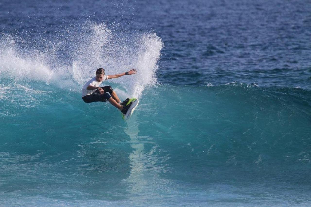 Batuta Maldives Surf View Hotel Тулусдоо Екстериор снимка