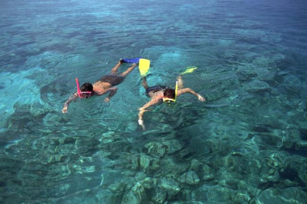 Batuta Maldives Surf View Hotel Тулусдоо Екстериор снимка