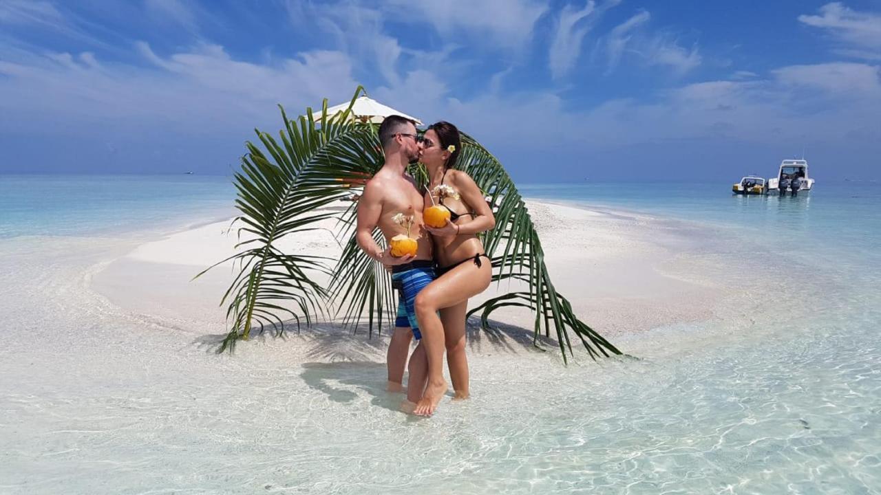 Batuta Maldives Surf View Hotel Тулусдоо Екстериор снимка