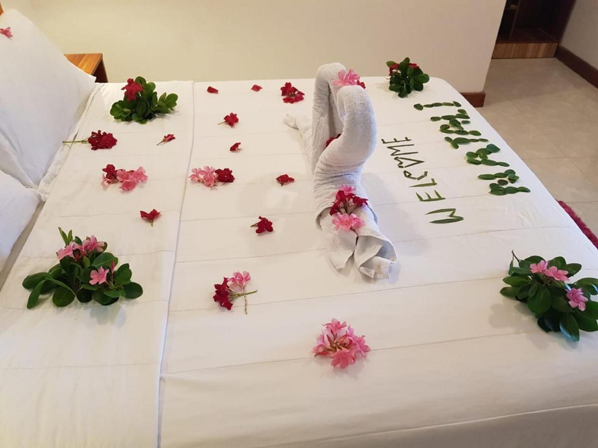 Batuta Maldives Surf View Hotel Тулусдоо Екстериор снимка