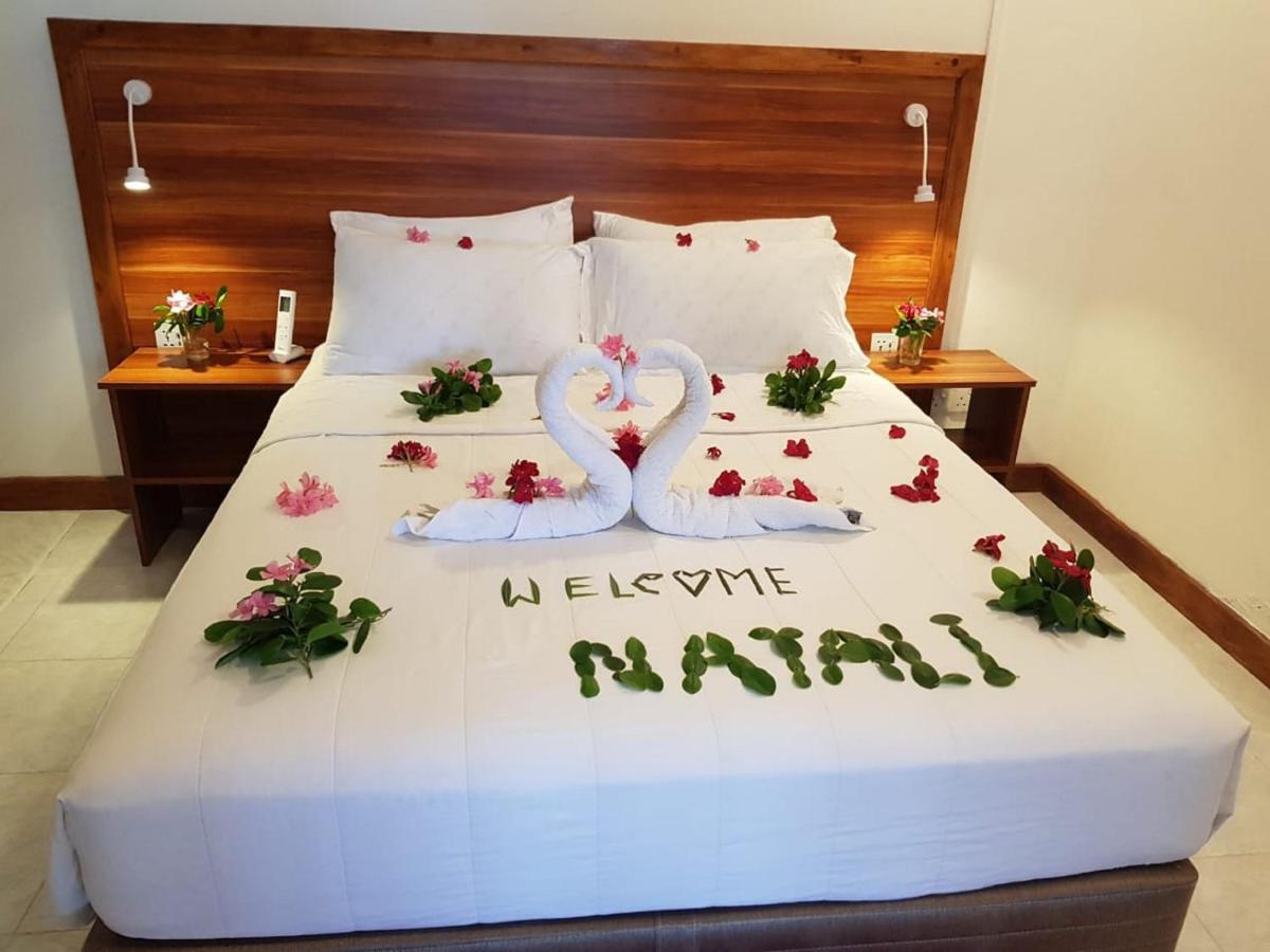 Batuta Maldives Surf View Hotel Тулусдоо Екстериор снимка
